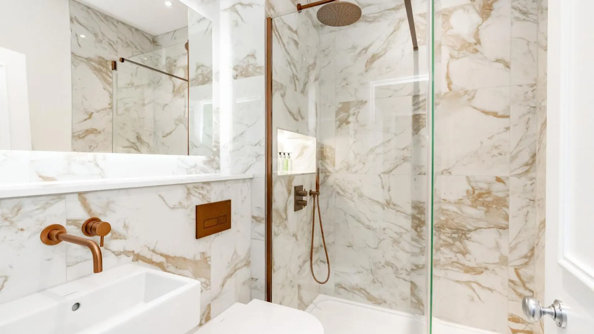 Dragon Suites Luxury Apartments At 8 Albyn Place Эдинбург 0*,  Великобритания