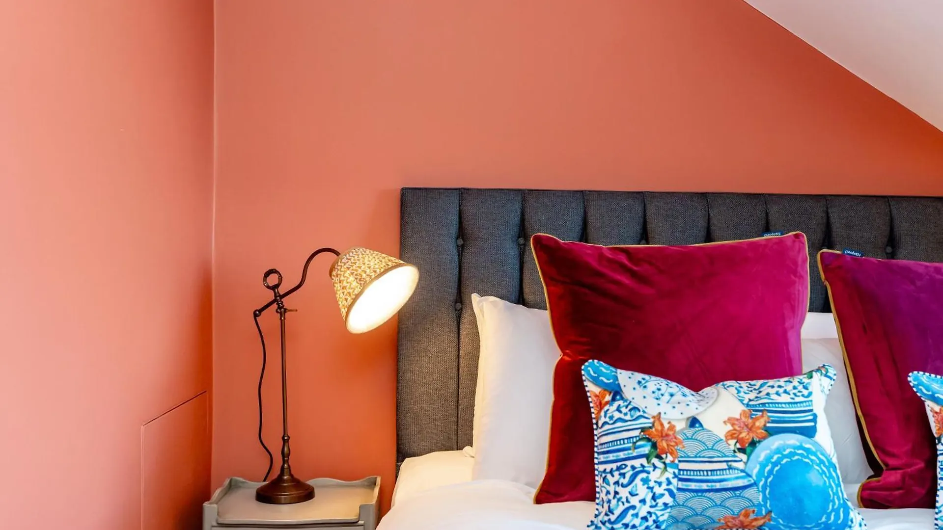 Dragon Suites Luxury Apartments At 8 Albyn Place Эдинбург Великобритания
