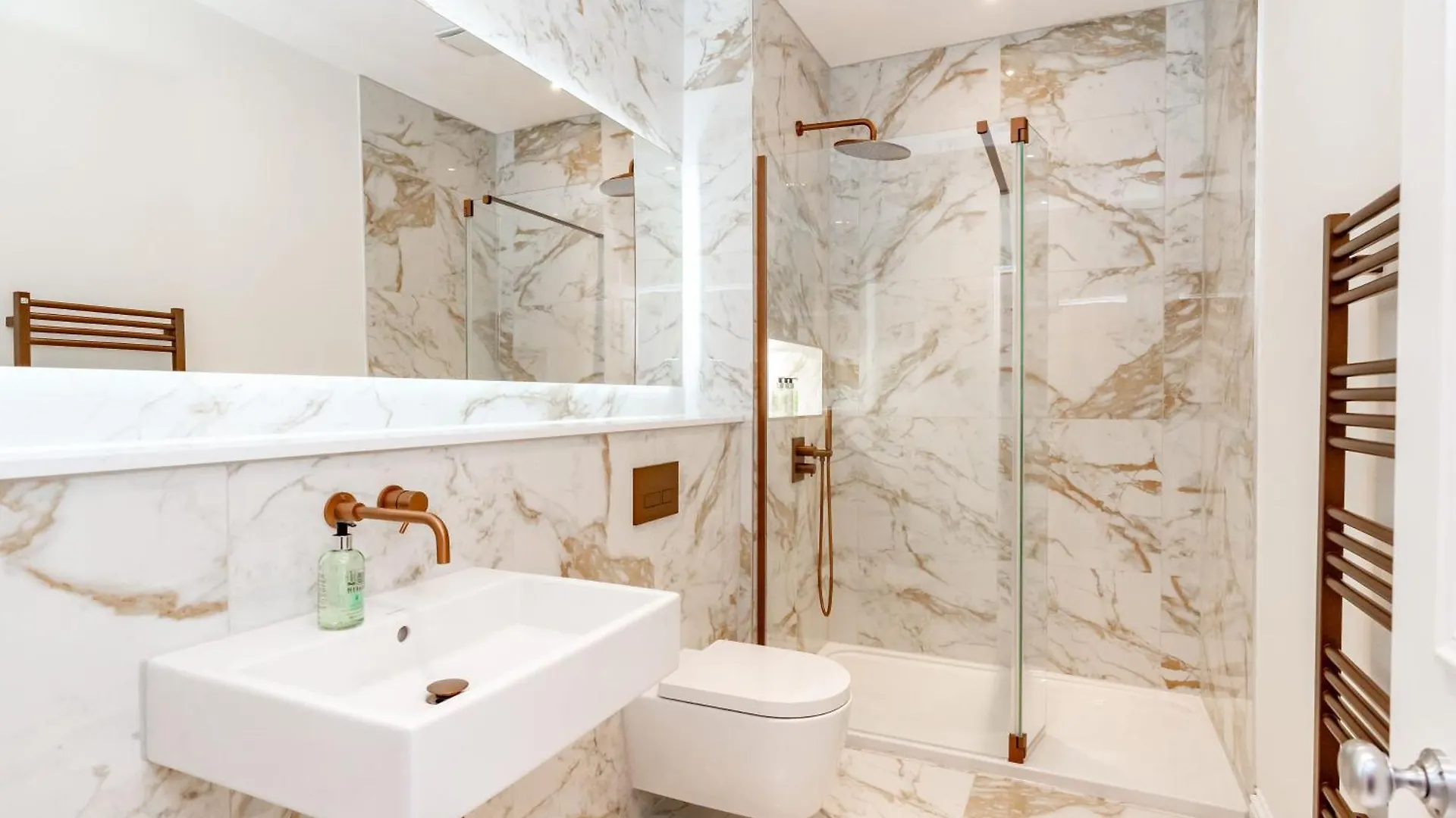 Dragon Suites Luxury Apartments At 8 Albyn Place Эдинбург Великобритания