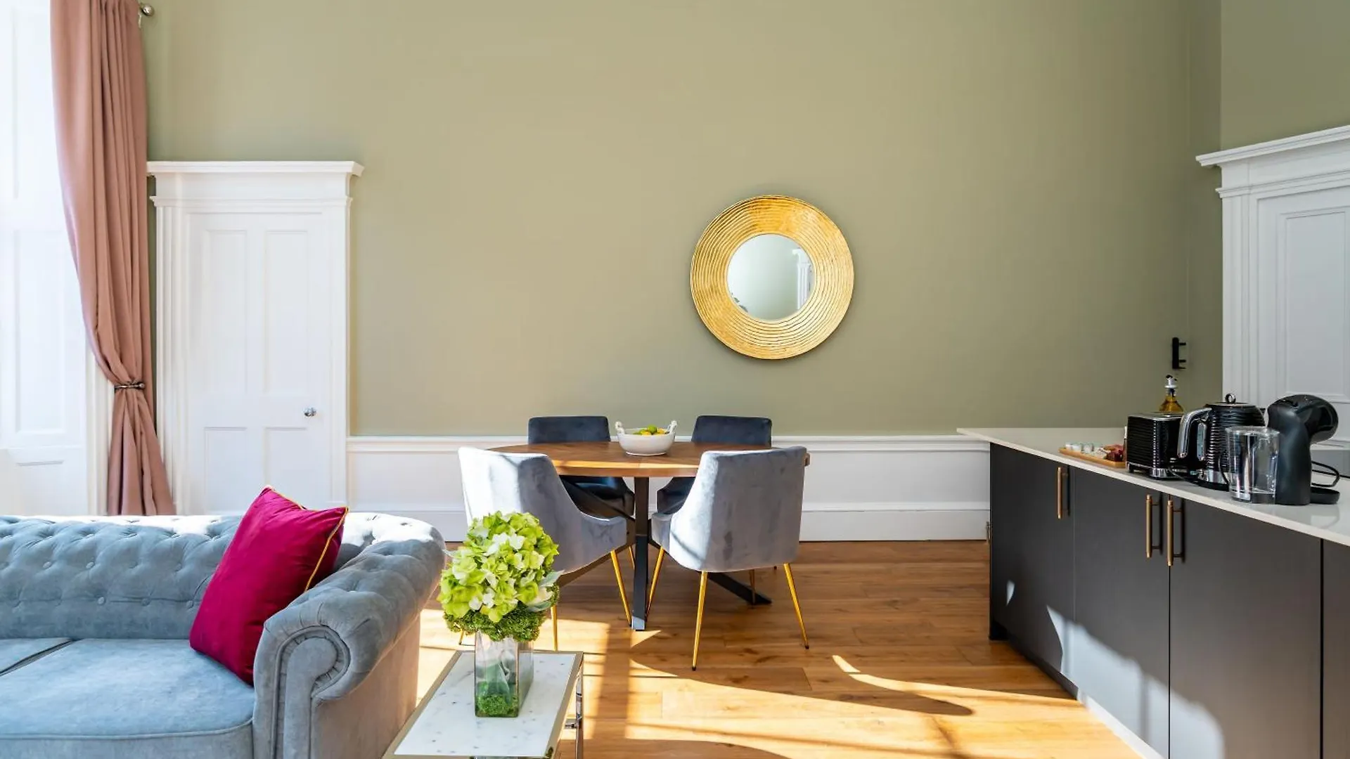 Dragon Suites Luxury Apartments At 8 Albyn Place Эдинбург